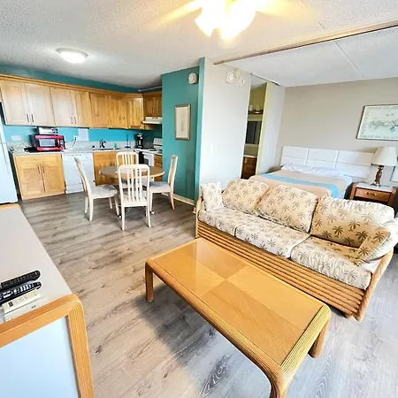 Royal Kuhio 1702 - Spacious Studio With Stunning Mountain City Views In The Heart Of Waikiki!